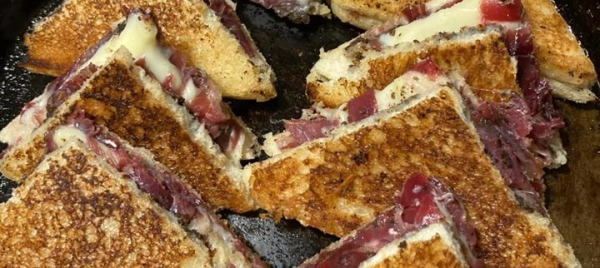 BIKINI CON JAMON, MOZZARELLA Y TRUFA CON THERMOMIX