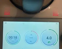 Step <p><span style="font-weight: normal;">cortar en trozos similares todos los ingredientes: pollo, ternera, chorizo, morcilla, tocino... y poner a deshilachar unos 20 seg/giro inverso/ vel 4.</span></p> illustration