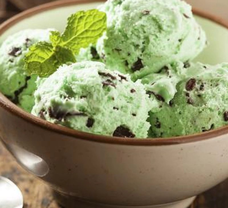 Helado de menta y chocolate
