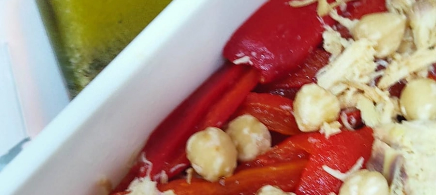 ENSALADA DE APROVECHAMIENTO CON PIMIENTO, POLLO Y AVELLANAS CON THERMOMIX