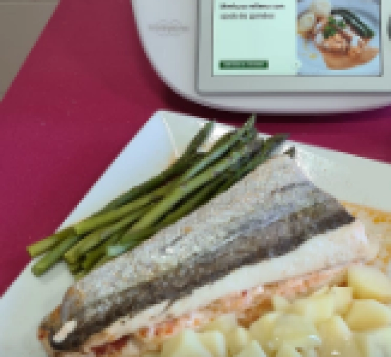 Merluza rellena con ajada de gambas