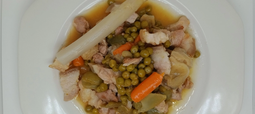 Menestra de verduras en conserva con salteado de panceta