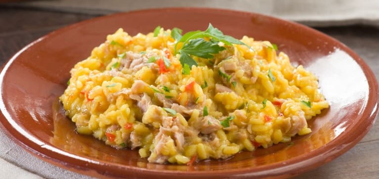 arroz blanco con atun de lata