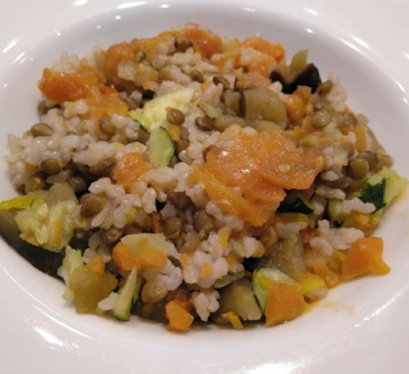 Arroz integral, lentejas y verduras al vapor