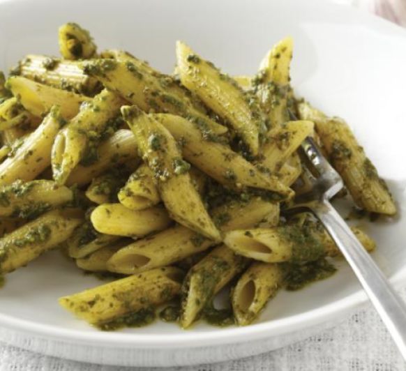 Ensalada vegana de pasta con salsa pesto y Thermomix®