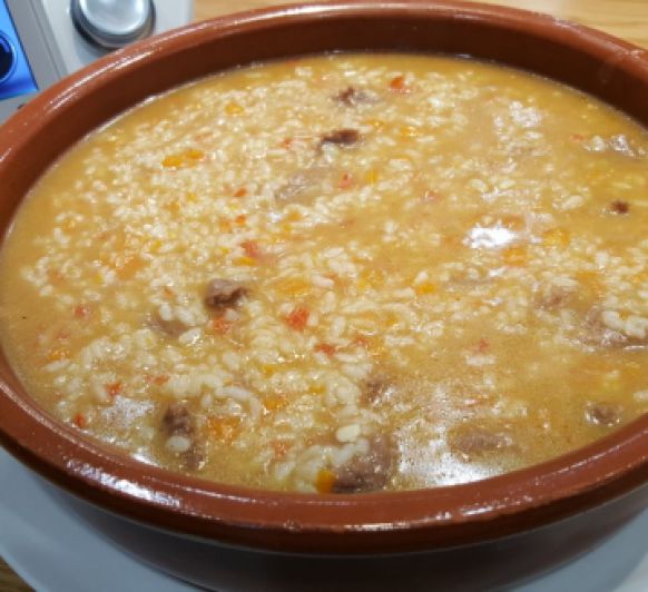 CARRILLERAS CON ARROZ AL AROMA DE JEREZ