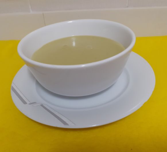 crema de calabacin con calabacin y filetes merluza al vapor