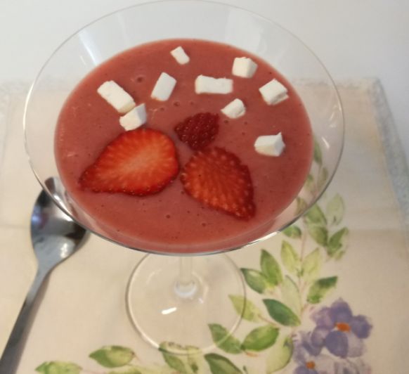 Gazpacho de Fresas con queso Feta