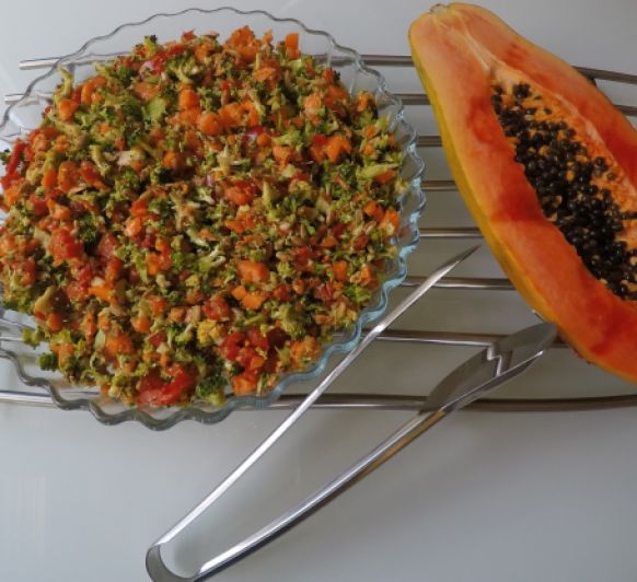 Ensalada DETOX con brocoli, papaya. Con Thermomix® y vídeo