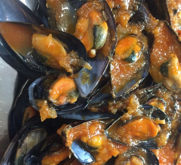 Mejillones al vapor con salsa picante