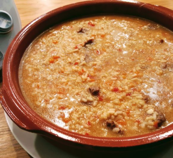 CARRILLERAS CON ARROZ AL AROMA DE JEREZ