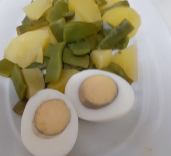 JUIAS VERDES CON PATATA Y HUEVO DURO AL VAPOR