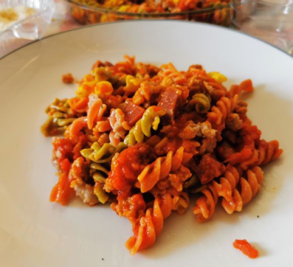 ESPIRALES MULTIVEGETALES CON BUTIFARRA, JAMÓN Y SALSA DE TOMATE, CON Thermomix®