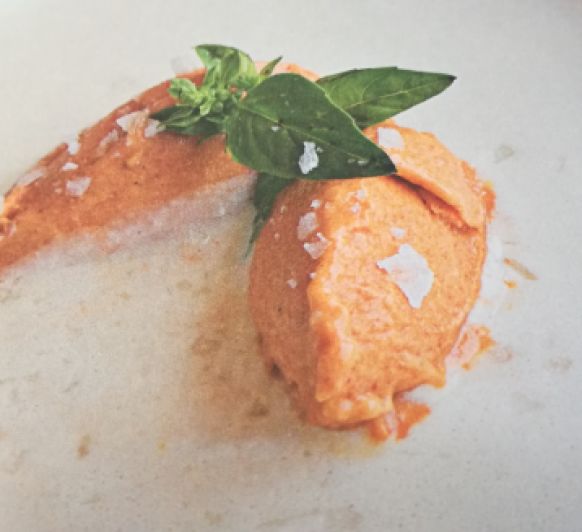 Helado de pimientos del piquillo confitados