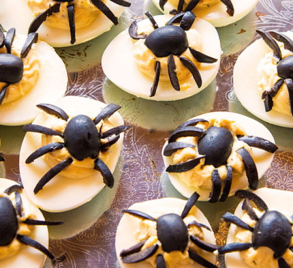 HALLOWEEN: Huevos rellenos decorados con arañas, con Thermomix®