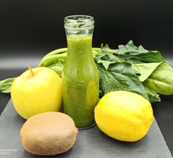 Smoothie verde con Thermomix® (kiwi/espinacas/manzana/limón)