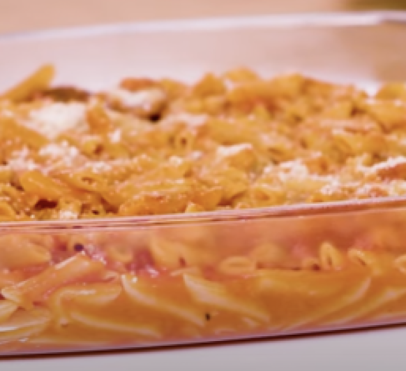 Macarrones con tomate y chorizo XXL.
