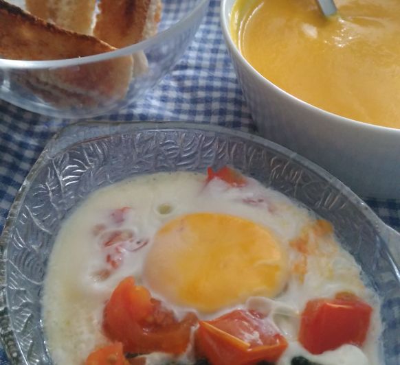 CREMA DE VERDURAS. HUEVOS EN COCOCOTTE CON ESPINACAS