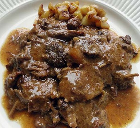 FRICANDÓ (Carne guisada)